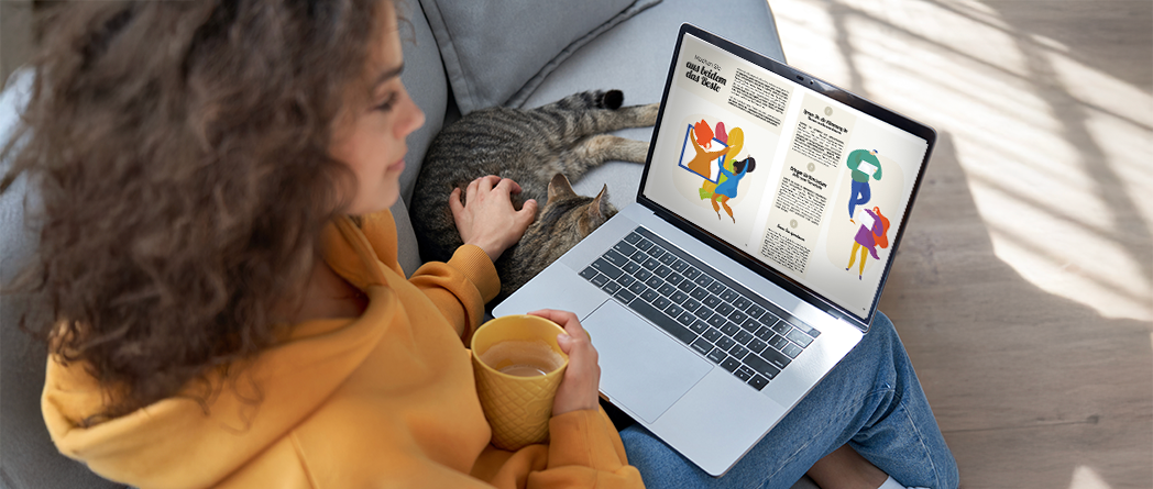 Eine Person liest einen PDF-Bericht und schreibt dabei Tagebuch, ein Symbol für persönliche Weiterentwicklung und emotionale Einsicht